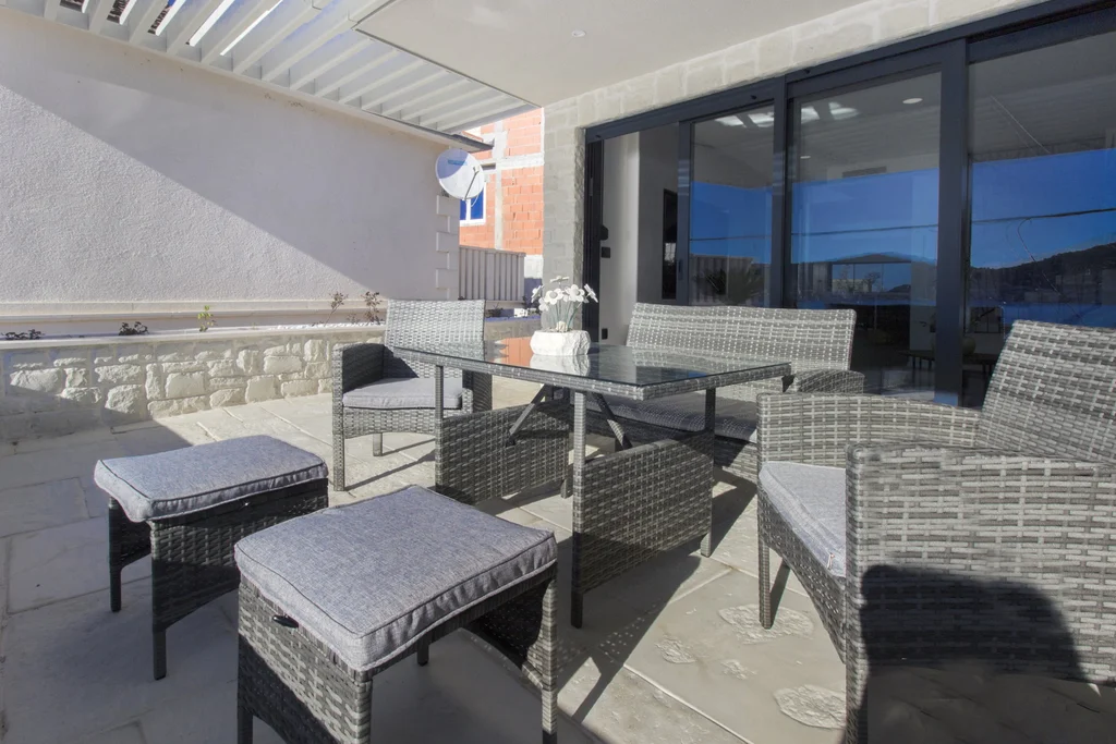 Beachfront Villa with Pool in Vinišće
