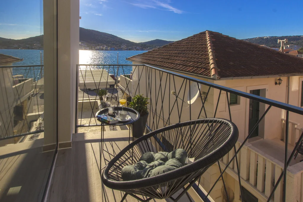 Beachfront Villa with Pool in Vinišće