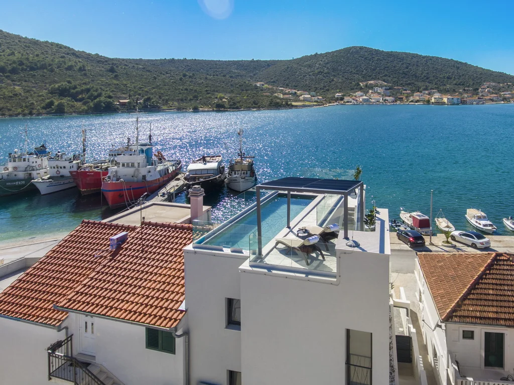 Beachfront Villa with Pool in Vinišće
