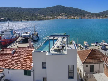 Beachfront Villa with Pool in Vinišće