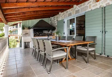 Modern Seaside Villa with Spacious Garden in Marina