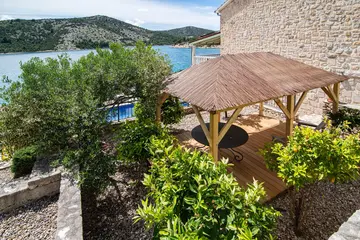 Modern Seaside Villa with Spacious Garden in Marina