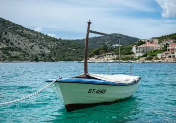 Modern Seaside Villa with Spacious Garden in Marina