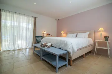 Modern Seaside Villa with Spacious Garden in Marina