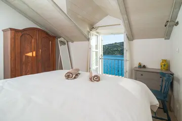 Modern Seaside Villa with Spacious Garden in Marina