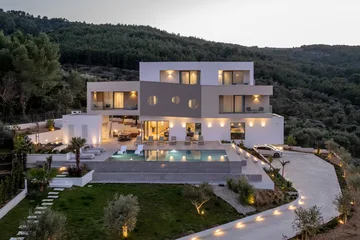 Modern 5-Bedroom Villa with Pool near Trogir