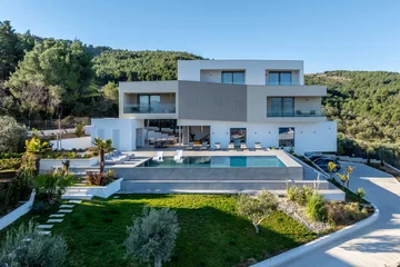 Modern 5-Bedroom Villa with Pool near Trogir