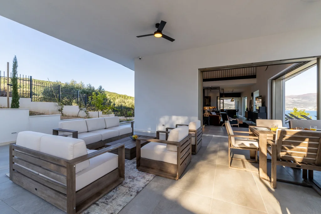 Modern 5-Bedroom Villa with Pool near Trogir