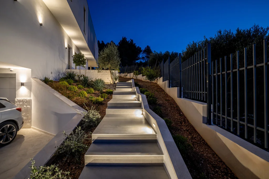 Modern 5-Bedroom Villa with Pool near Trogir