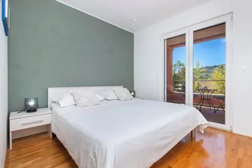 Seaside Villa Retreat with Pool in Vinišće