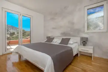 Seaside Villa Retreat with Pool in Vinišće