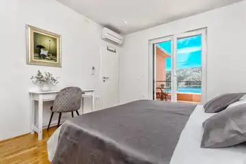 Seaside Villa Retreat with Pool in Vinišće