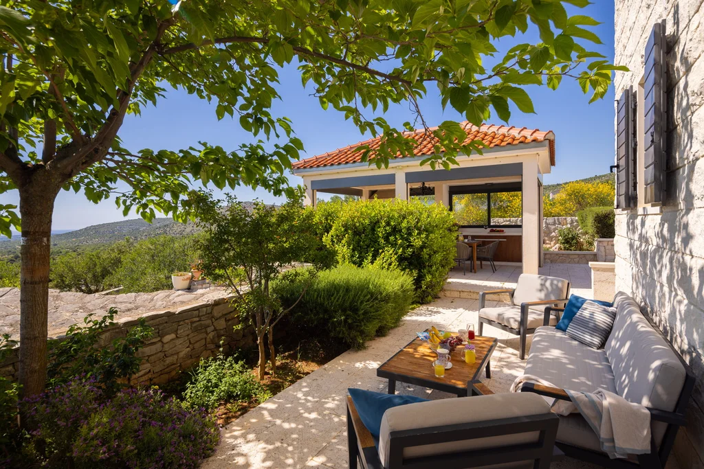Modern Villa with Heated Pool in Rogoznica