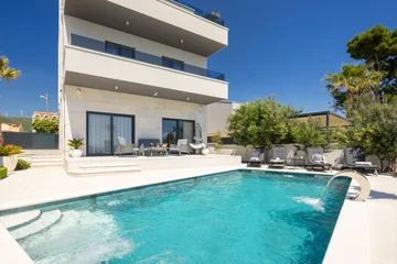 Modern Seaside Villa with Pool in Kaštel Štafilić