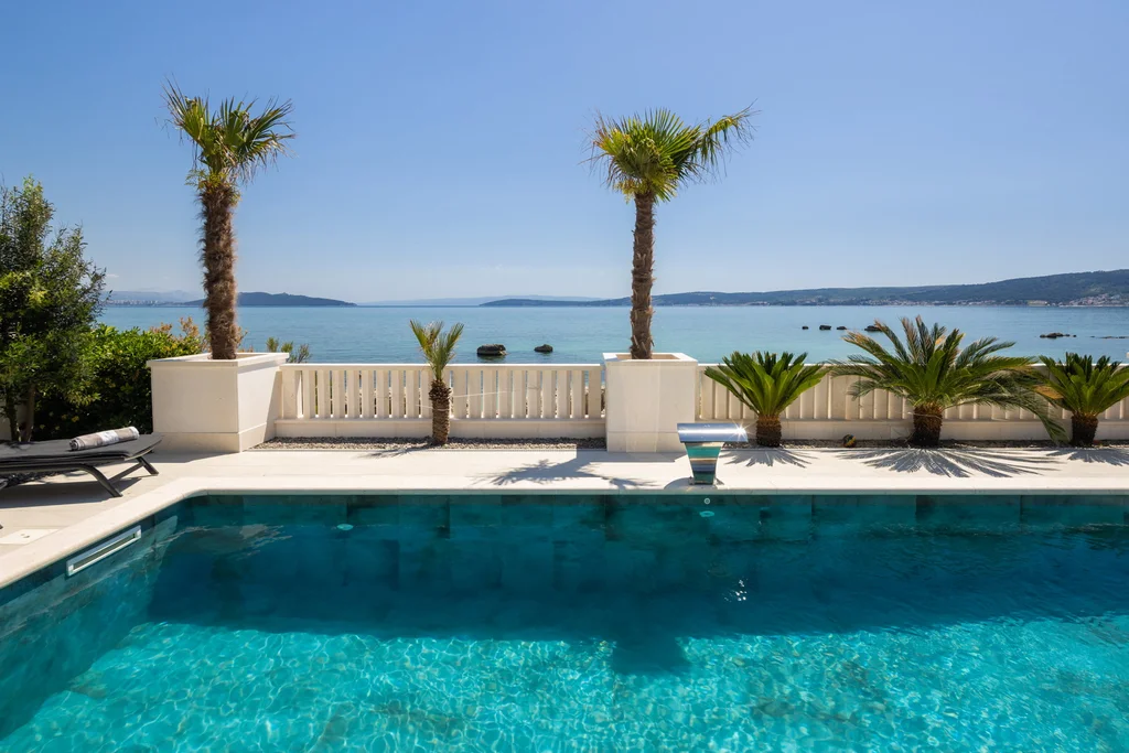 Modern Seaside Villa with Pool in Kaštel Štafilić