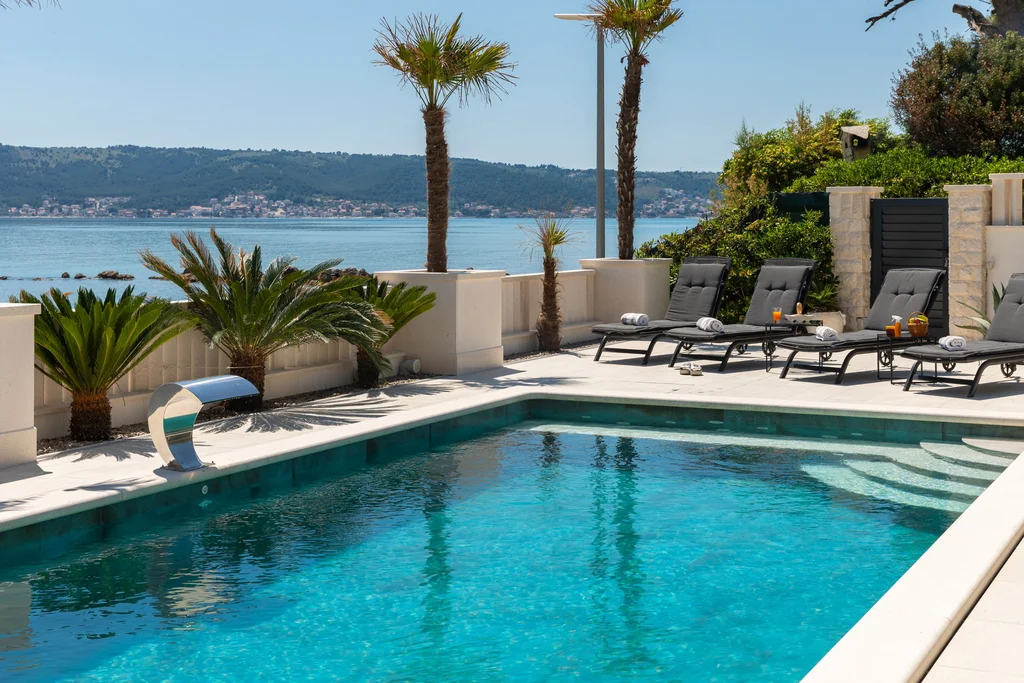 Modern Seaside Villa with Pool in Kaštel Štafilić