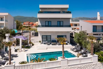 Modern Seaside Villa with Pool in Kaštel Štafilić