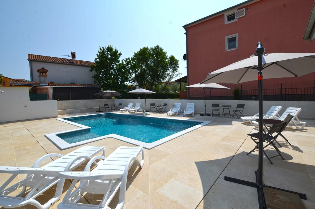 Rovinj Apartment for 2 with Shared Pool