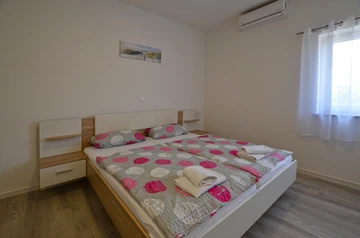 Rovinj Apartment for 2 with Shared Pool