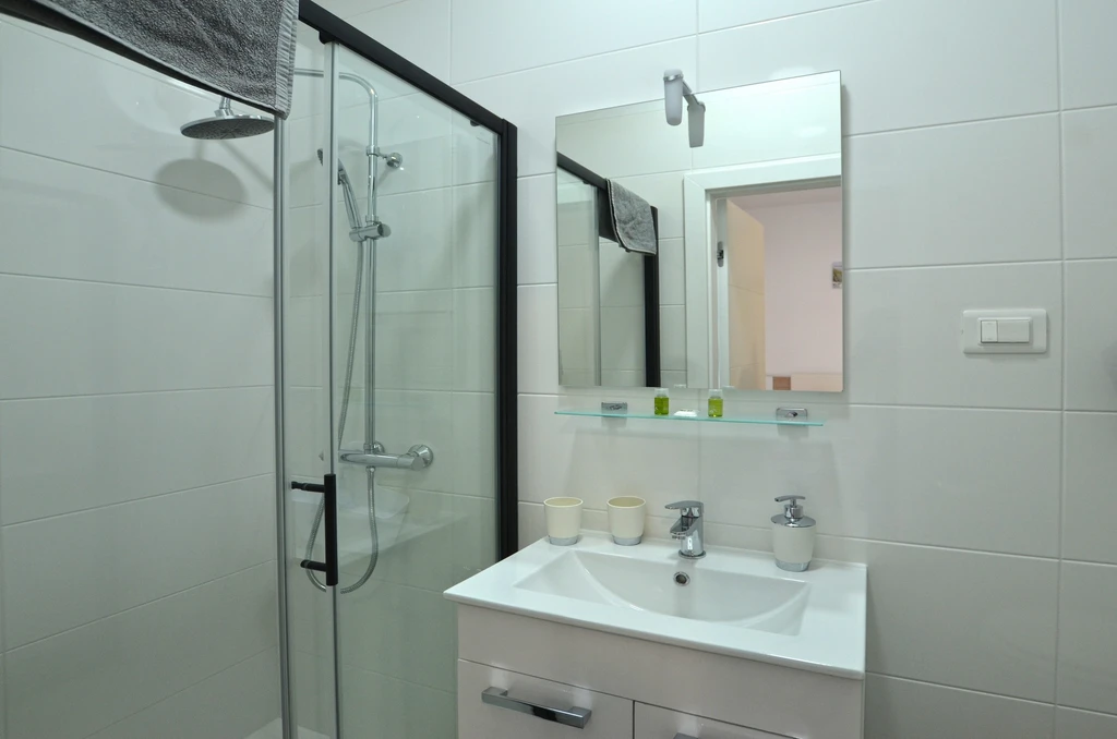 Rovinj Apartment for 2 with Shared Pool