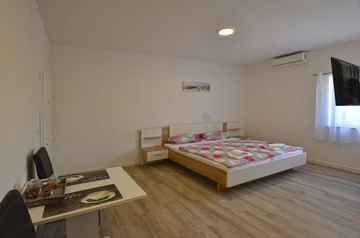 Rovinj Apartment for 2 with Shared Pool