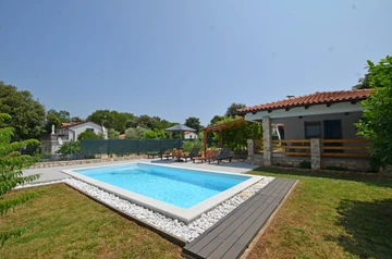 Holiday House with Pool in Rovinj (4–5 Guests)