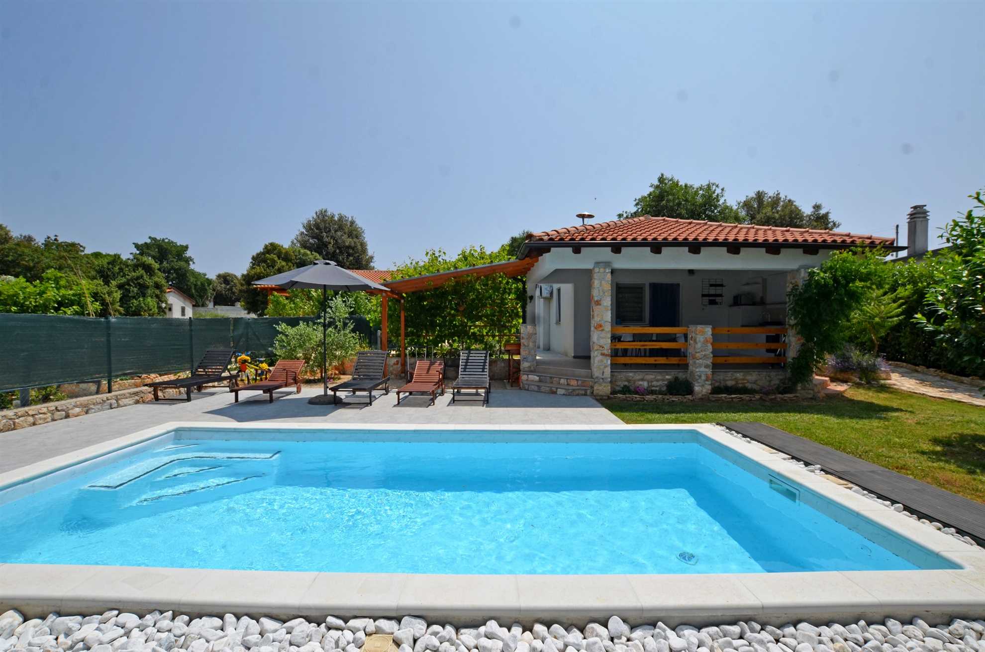 Holiday Home Eta with Pool