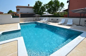 Two-Bedroom Apartment in Rovinj with Shared Pool