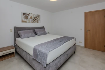 Air-Conditioned Apartment in Vir for up to 4