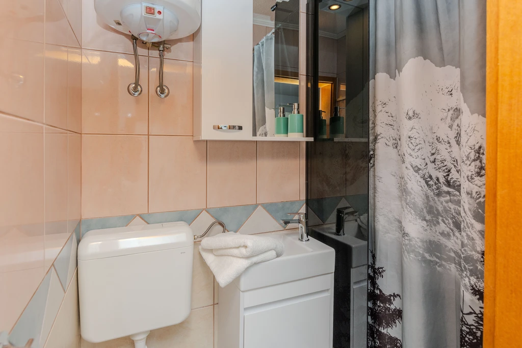 Air-Conditioned Apartment in Vir for up to 4