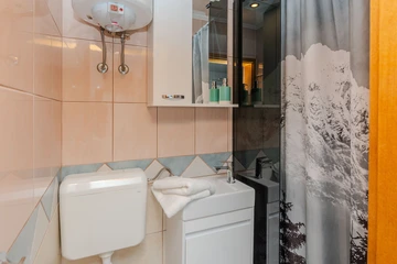 Air-Conditioned Apartment in Vir for up to 4