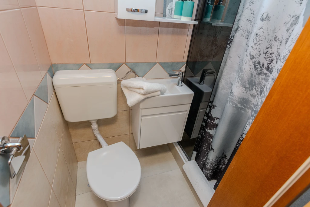 Air-Conditioned Apartment in Vir for up to 4