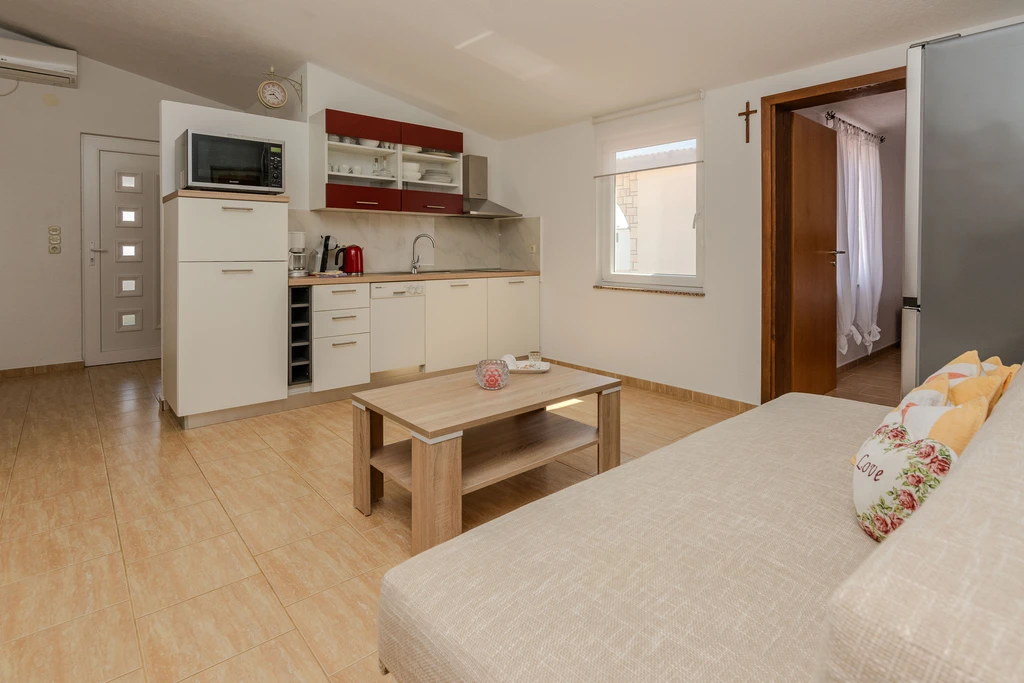Apartment with Sea View in Vir for 4–6 Guests