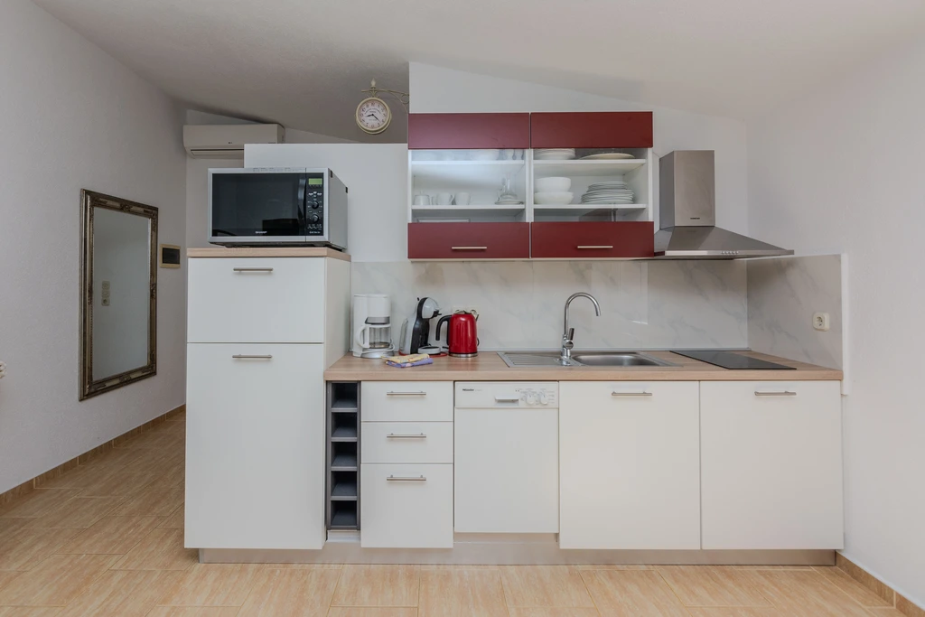 Apartment with Sea View in Vir for 4–6 Guests