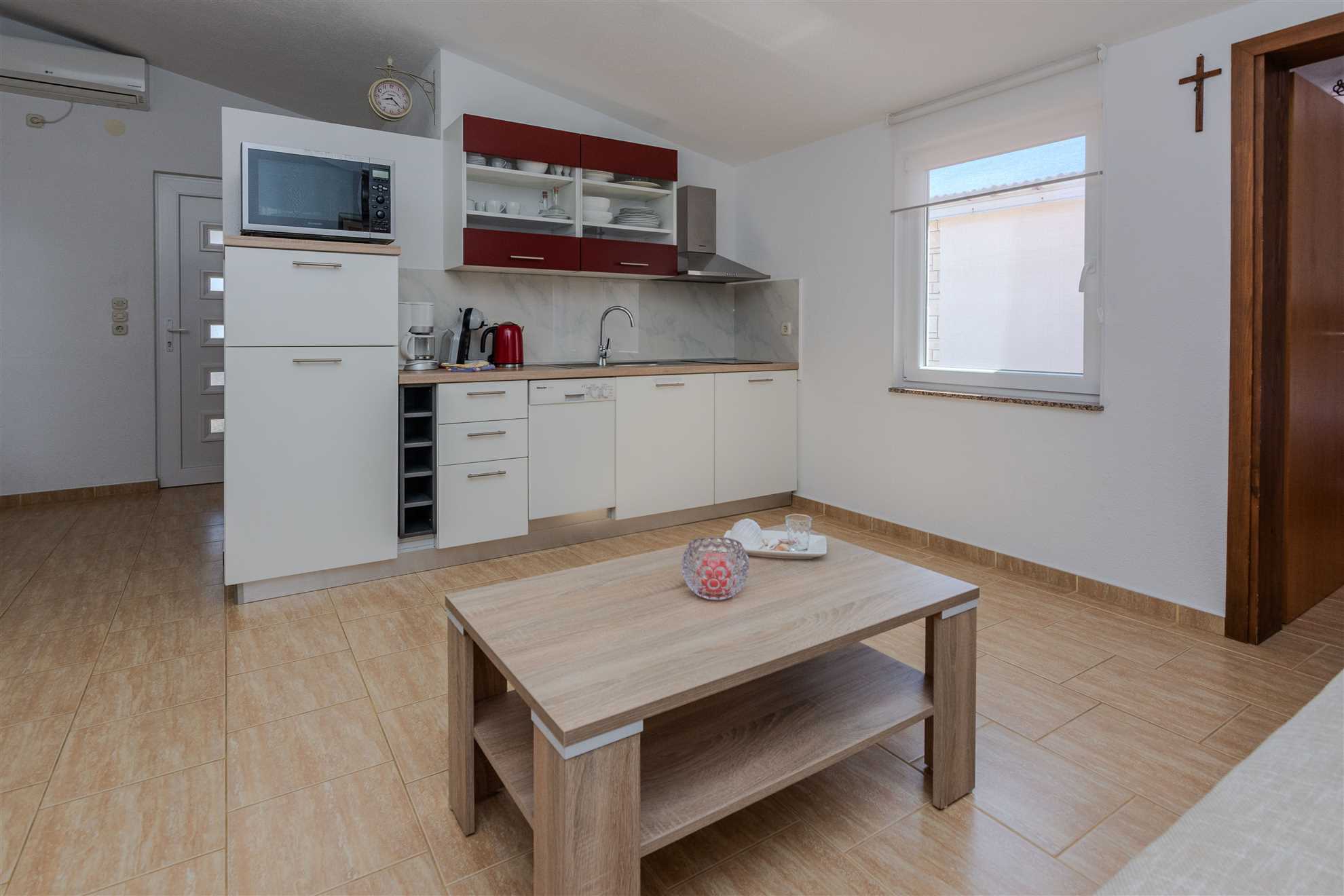 Apartment with sea view | just 70 meters from the beach | ideally 4-5 persons