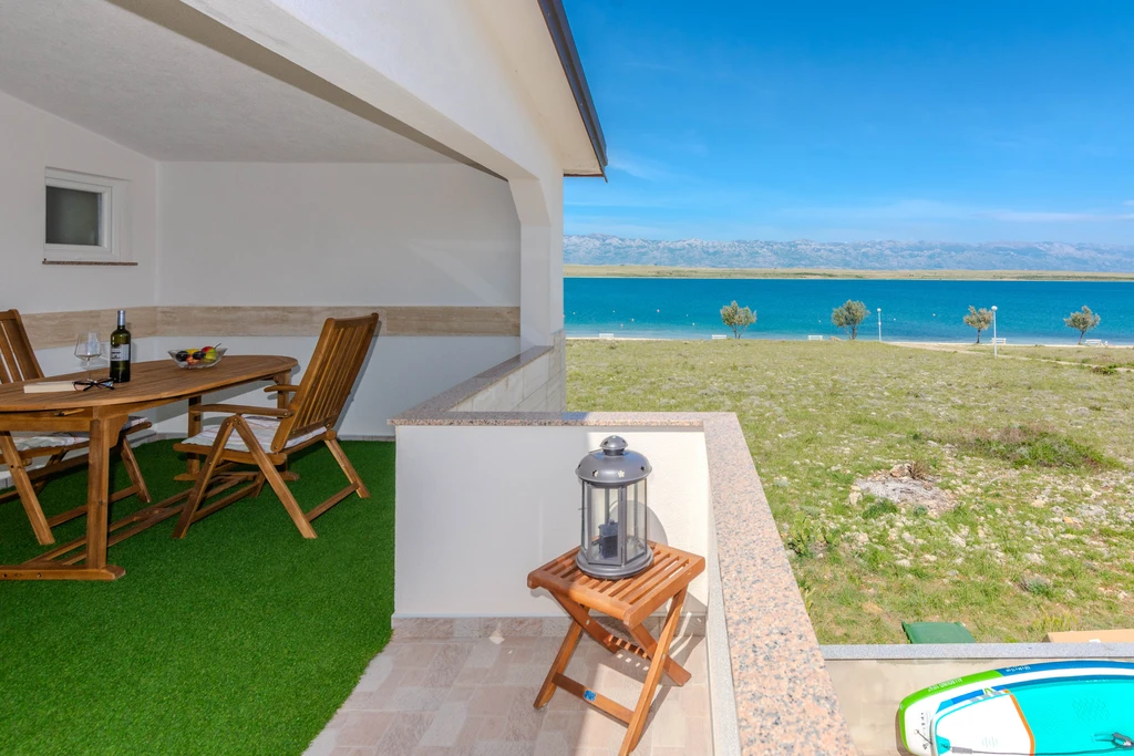 Sea-View Apartment in Vir for 2–4 Guests