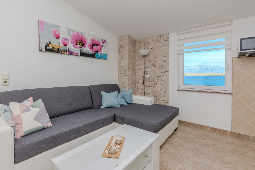 Sea-View Apartment in Vir for 2–4 Guests