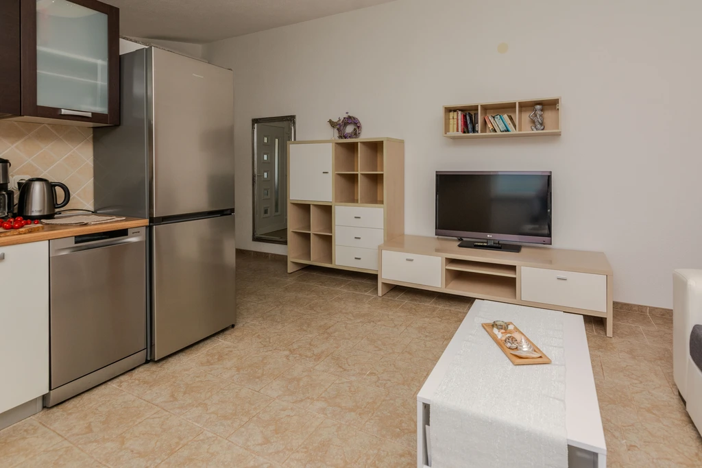 Sea-View Apartment in Vir for 2–4 Guests