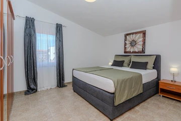 Sea-View Apartment in Vir for 2–4 Guests