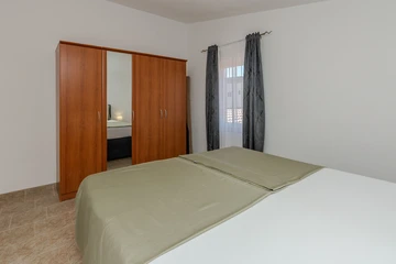 Sea-View Apartment in Vir for 2–4 Guests