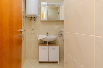 Sea-View Apartment in Vir for 2–4 Guests