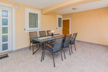 Apartment in Nin for 4 Guests with Roofed Terrace