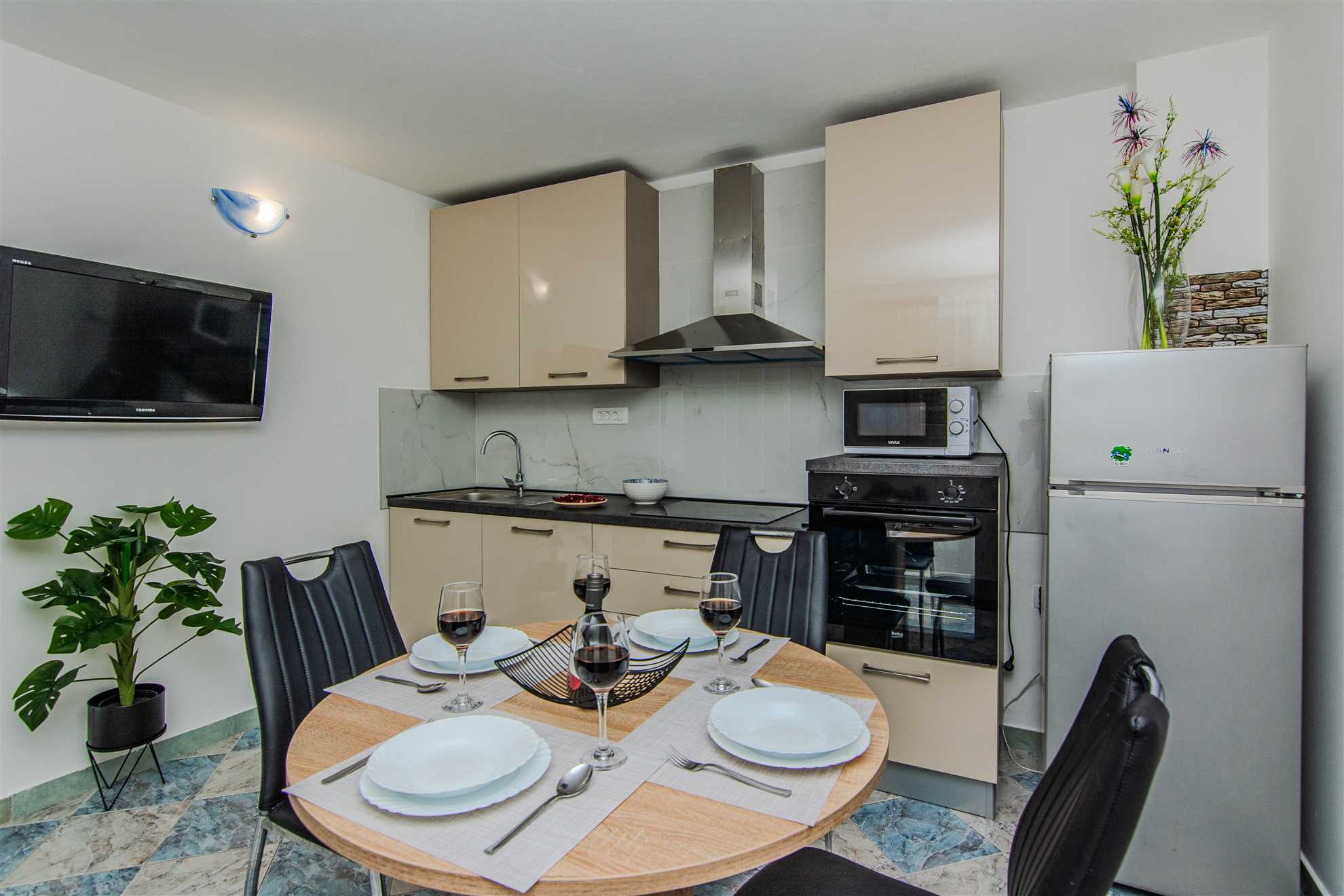 Apartment in a quiet area | For 4 persons | 120 m from the beach