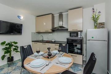 Apartment in Nin for 4 Guests with Roofed Terrace