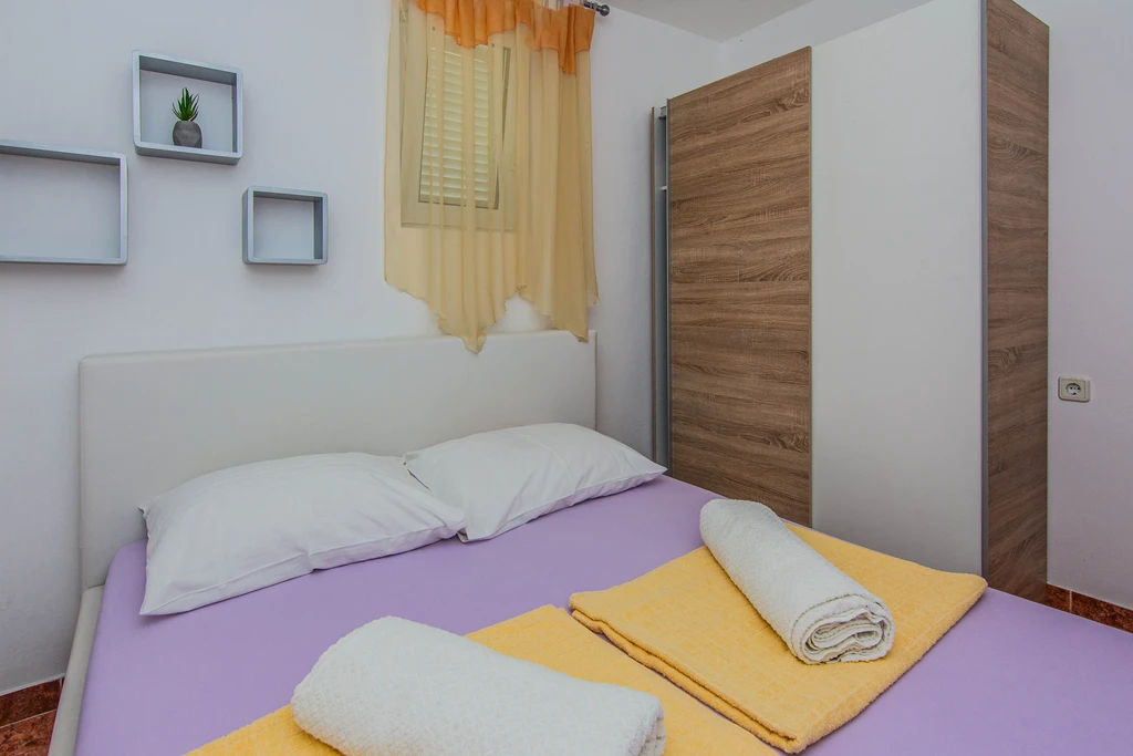 Apartment in Nin for 4 Guests with Roofed Terrace