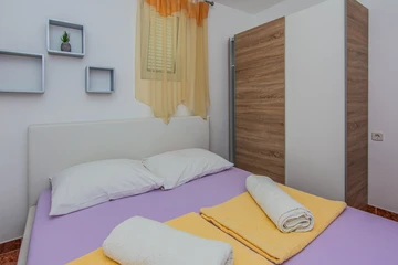 Apartment in Nin for 4 Guests with Roofed Terrace