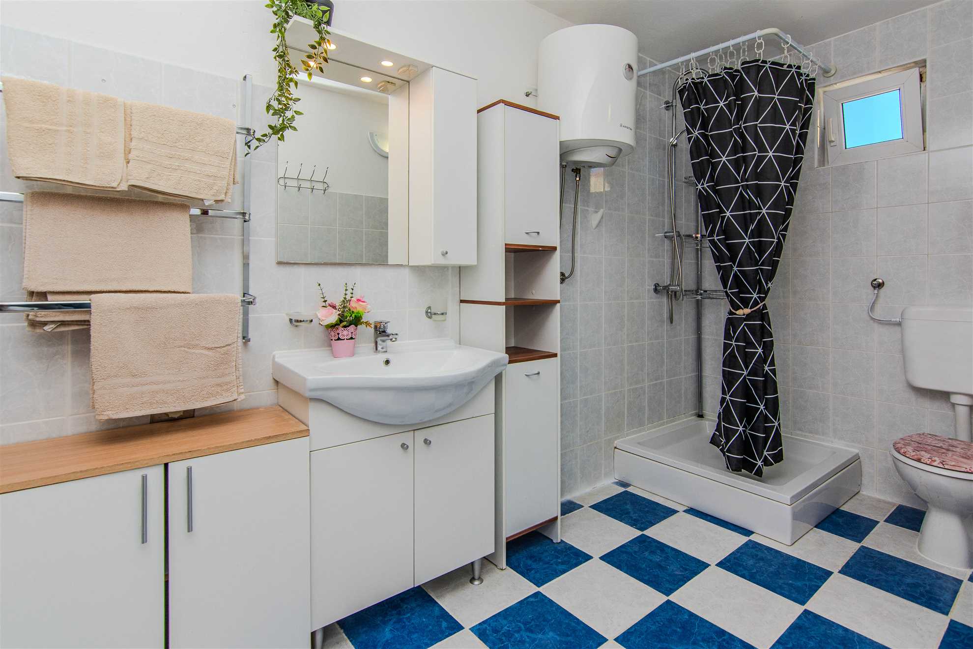 Apartment in a quiet area | For 4 persons | 120 m from the beach