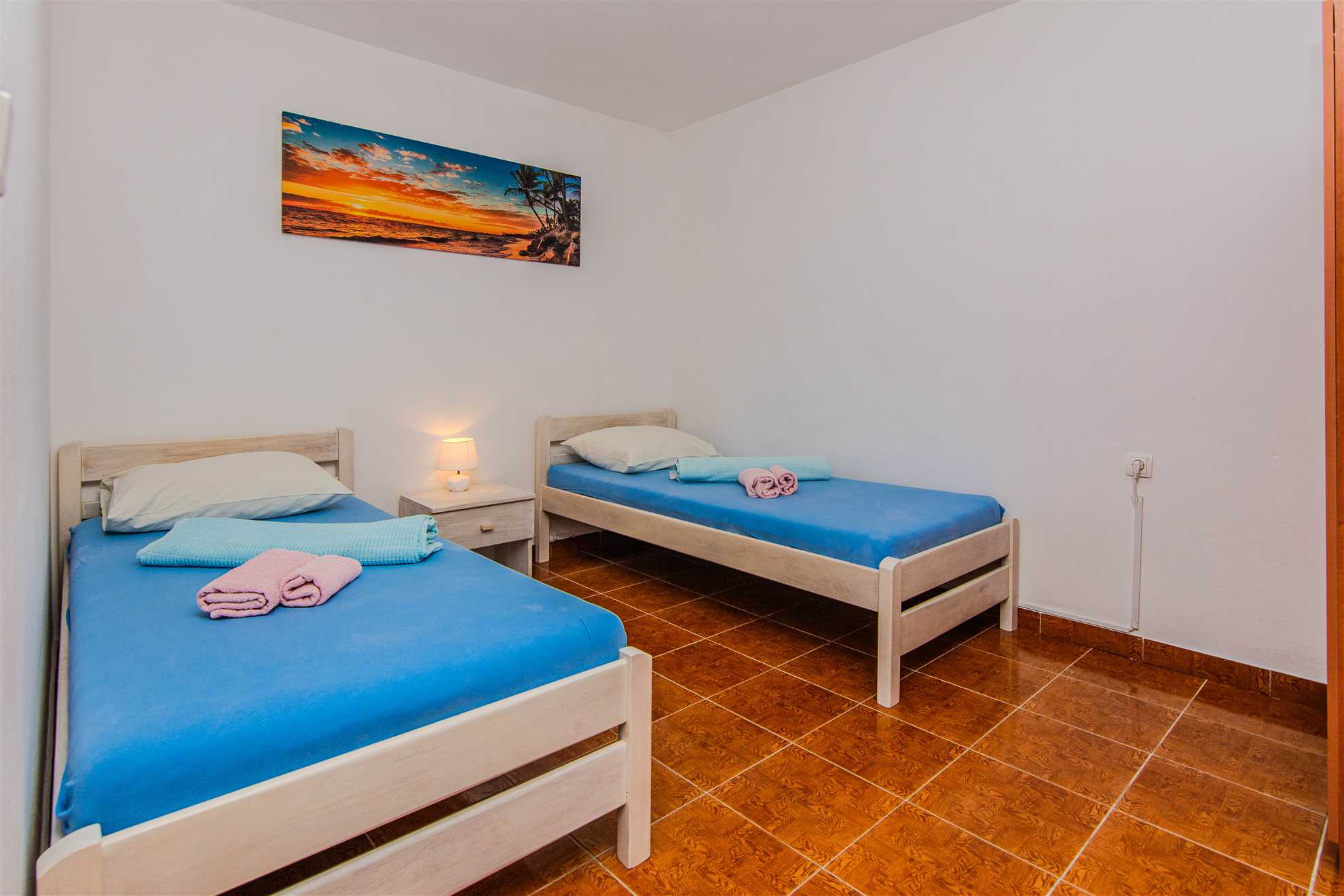 Apartment in a quiet area | For 4 persons | 120 m from the beach