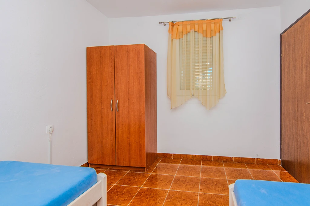 Apartment in Nin for 4 Guests with Roofed Terrace