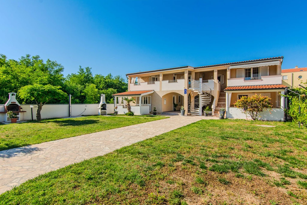 Nin Apartment for 2–3 Guests with Terrace